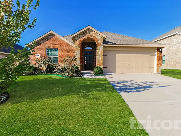 221 Thoroughbred St — Photo 1