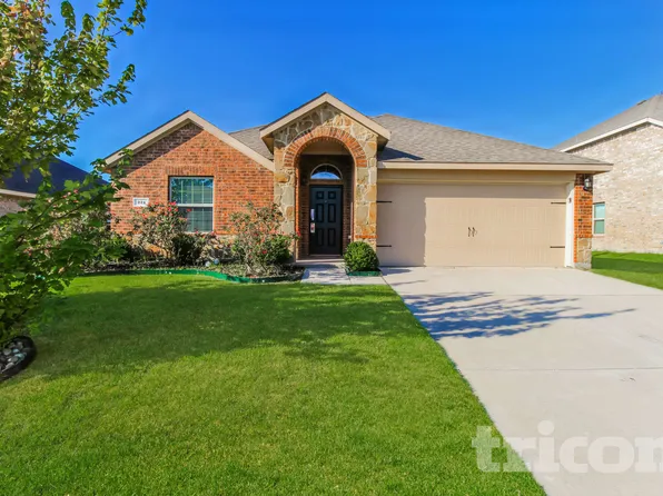221 Thoroughbred St, Waxahachie, TX 75165