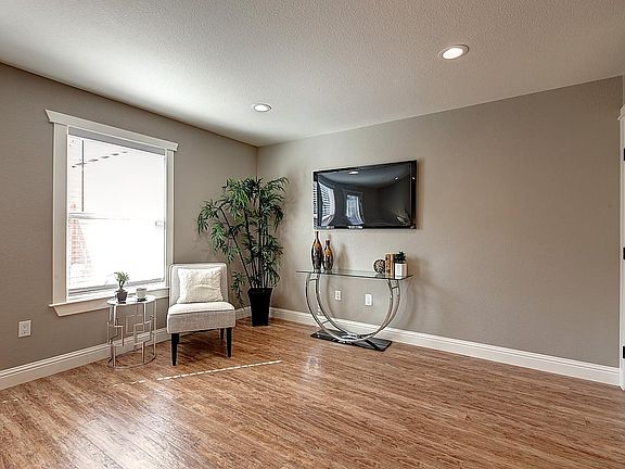 5th image of 865 Carlisle Way APT 112