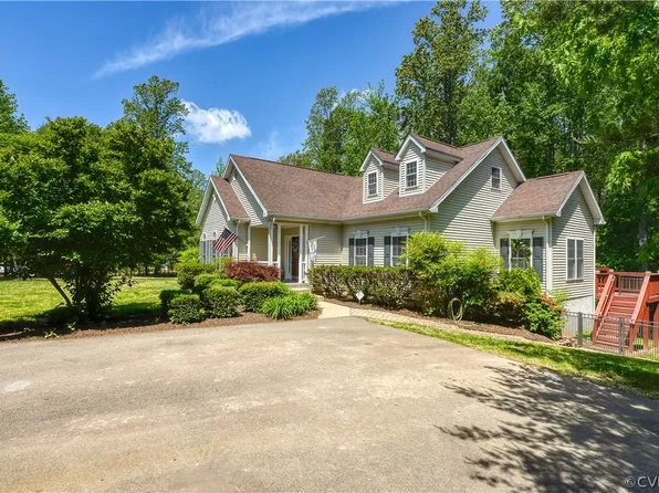 38 Jerdone Island Dr, Bumpass, VA 23024