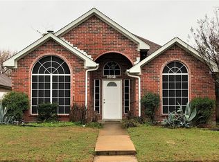 4461 Sierra Dr, Grand Prairie, TX 75052