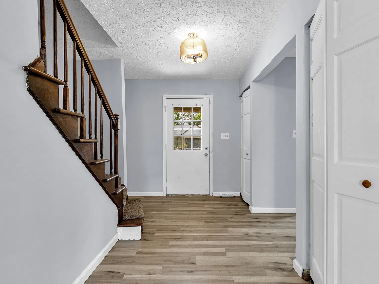 3 bed, 1907 sqft, $2,300 — Photo 3