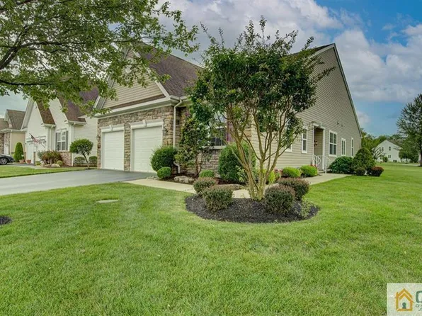 16 Draw Bridge Dr, Monroe Township, NJ 08831
