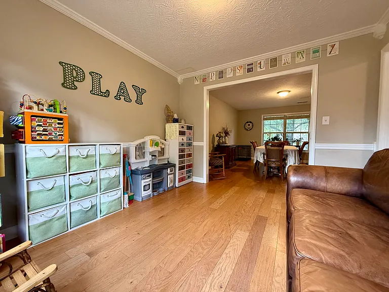 404 Sandersville Ct — Photo 11