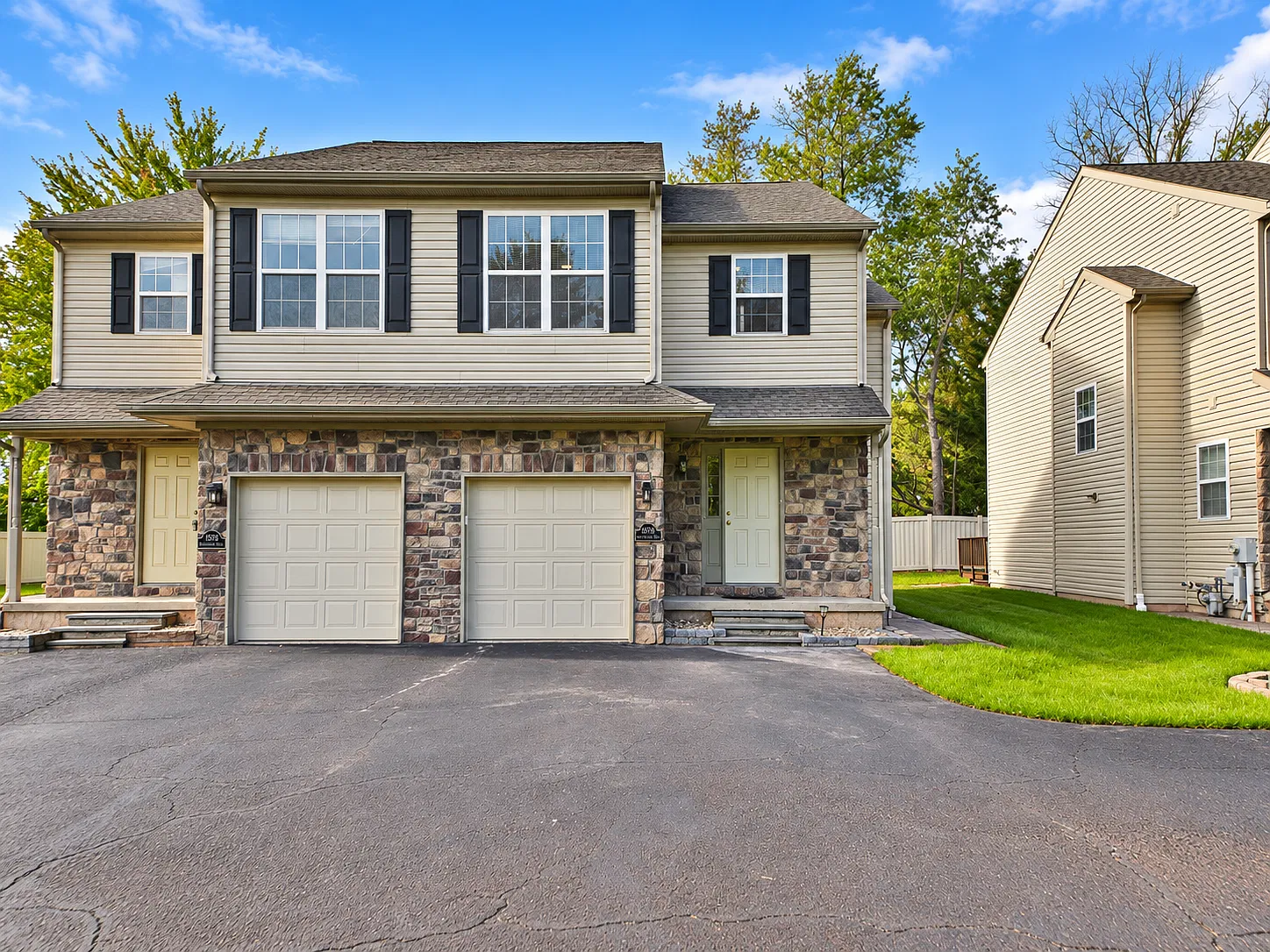 3 bed, 2.5 bath, 1479 sqft, $2,600 — Photo 2