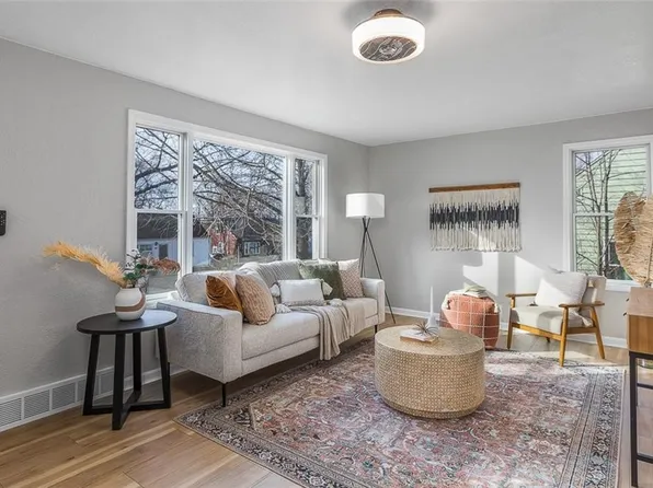 4129 15th St, Des Moines, IA 50313