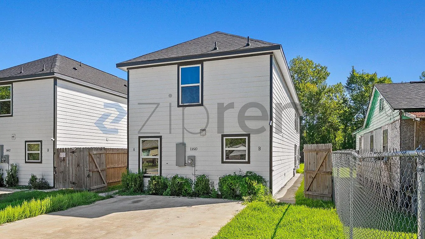11610 Danford Ln — Photo 1