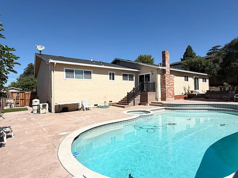 3695 Sanford St — Photo 3