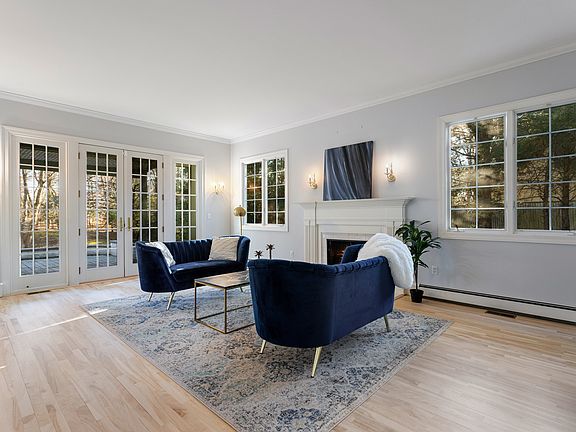 6 North Sasco Common