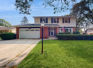 1703 N Mura Ln, Mount Prospect, IL 60056