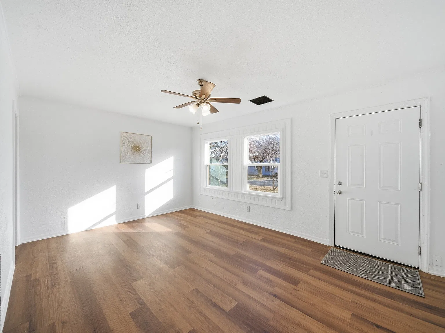 4 bed, 2.0 bath, 1360 sqft, $1,650 — Photo 3