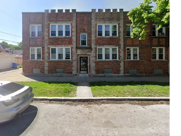 5521 W George St #2 — Photo 8