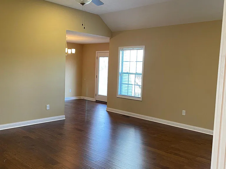 692 Pleasant Meadow Ln — Photo 15