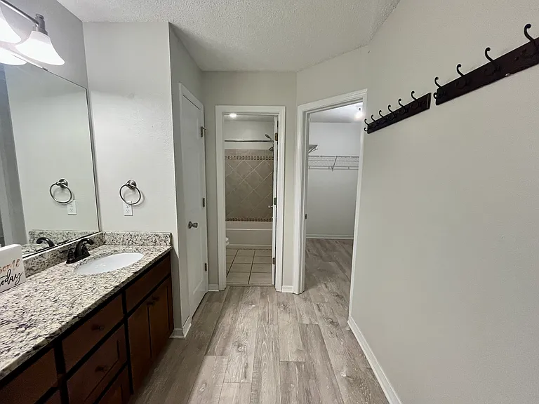 1232 Greystone Ln — Photo 28