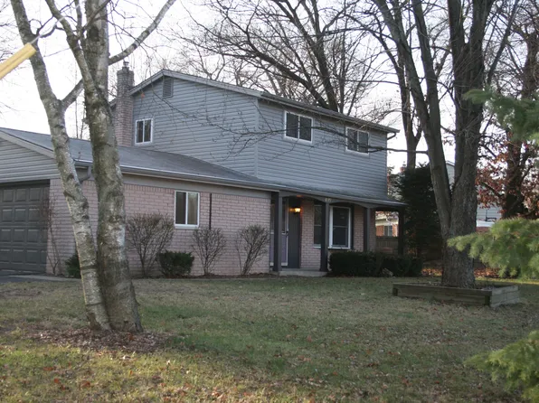 8177 Rene Dr, White Lake, MI 48386