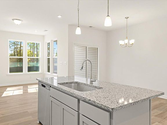 4th image of 320 Short Ridge Way
