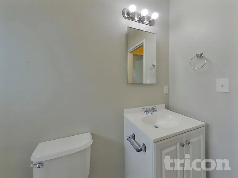 1613 James St — Photo 9