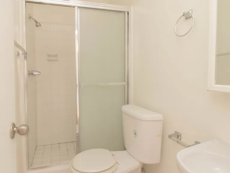 645 Lime Ave — Photo 9