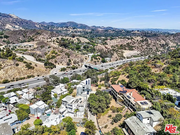 6852 Woody Trl — Photo 33
