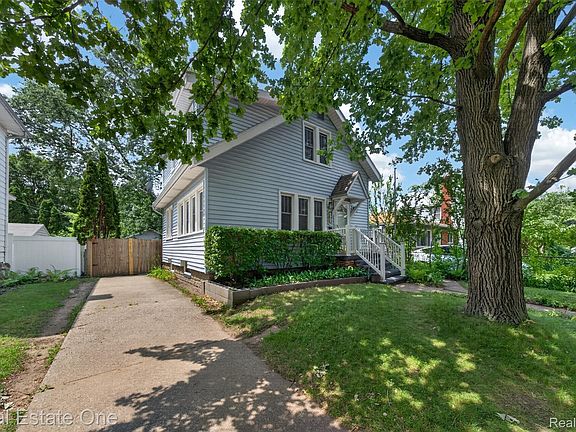 2nd image of 1214 Longfellow Ave