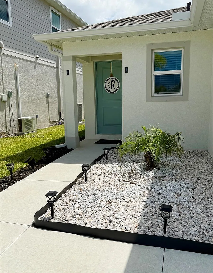 3 bed, 2.0 bath, 1429 sqft, $2,500 — Photo 1