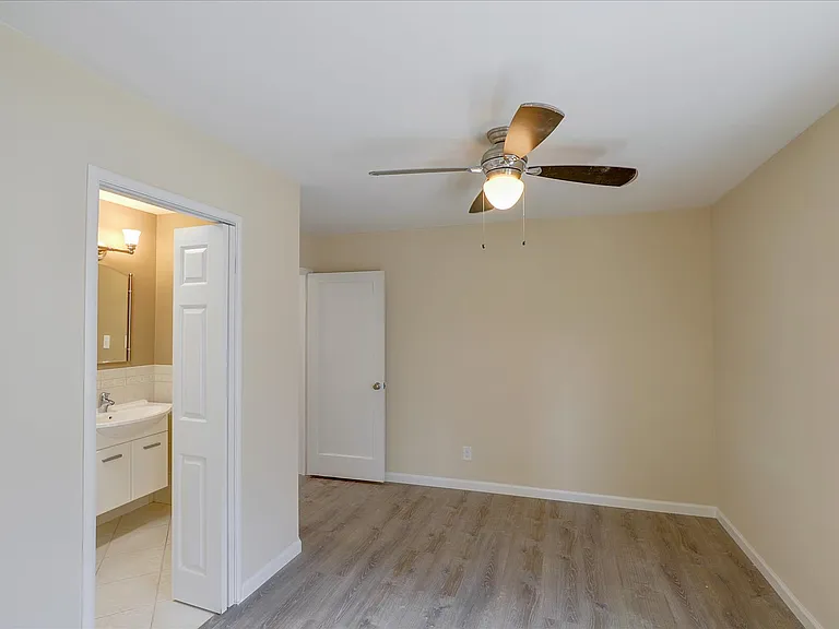 556 Anita Ln — Photo 19