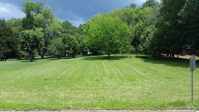 1st image of 1702 Meadowview Ln
