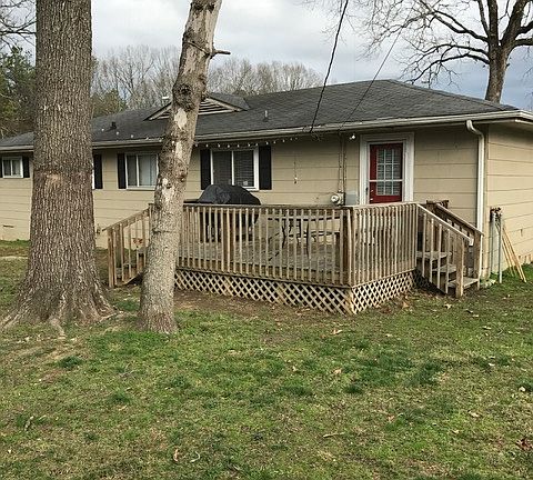 3rd image of 1013 Blanton Dr