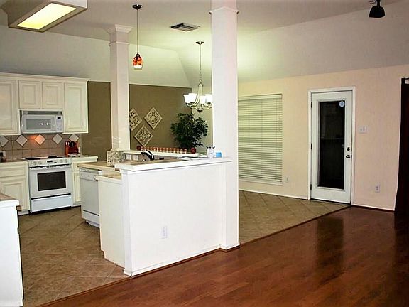 3rd image of 3706 Glenhill Dr