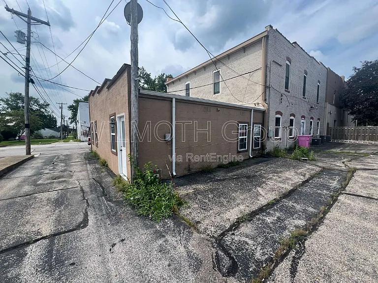 108 W Walnut St — Photo 14