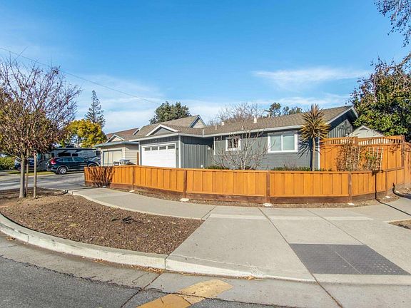 3rd image of 3925 Teale Ave