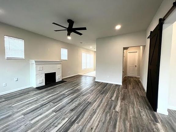 3rd image of 350 E Woodin Blvd
