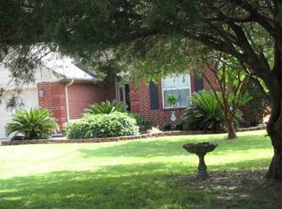 831 Suncrest Dr, Orange, TX 77630