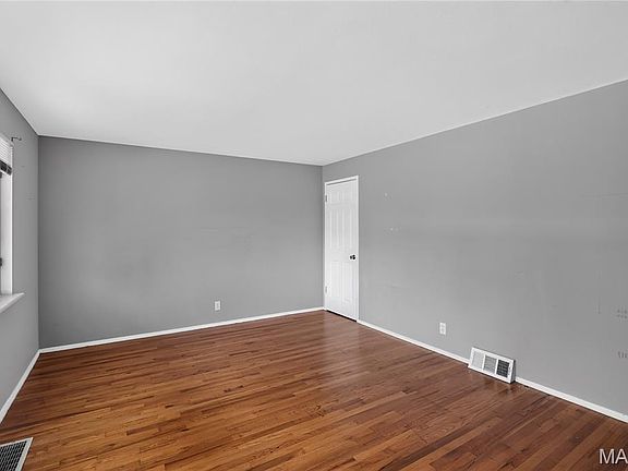 5th image of 10320 Varnum Dr