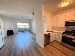 21125 Vanowen St #5, Canoga Park, CA 91303