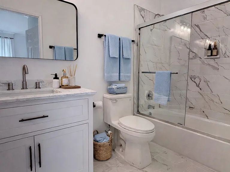 Detroit Luxe Apartments — Photo 9