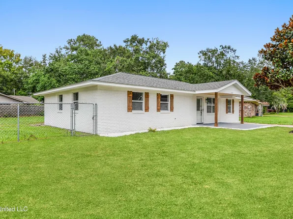 200 Beverly Dr, Ocean Springs, MS 39564