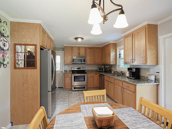 5th image of 112 Richmond Dr