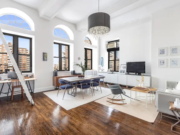 315 West 23rd Street image 1 of 10