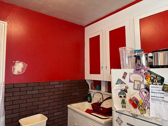 5th image of 495 Warren St