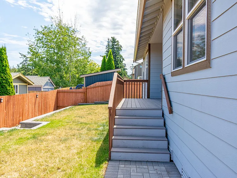 1640 SW Downfield Way — Photo 33