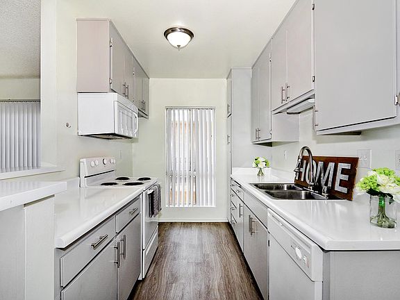 4th image of 5417 Zelzah Ave APT 109
