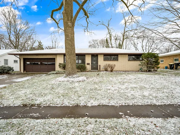 904 N Maple St, Normal, IL 61761