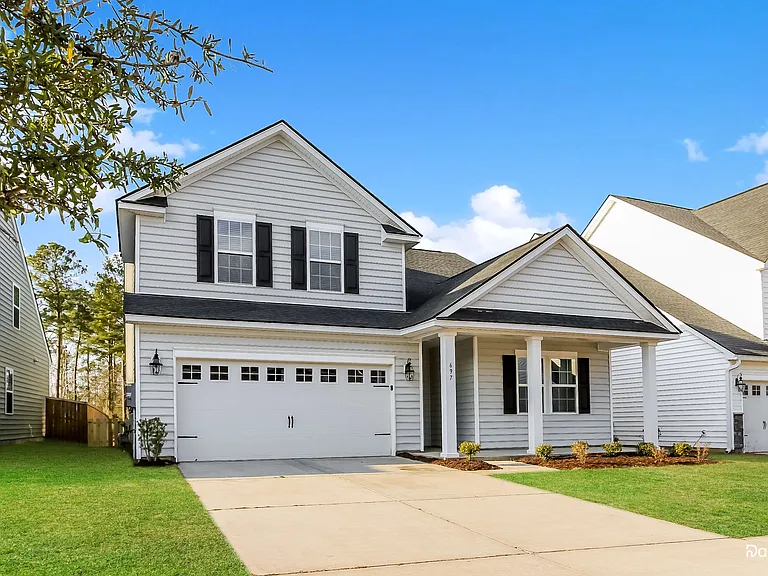 697 Redbud Ln — Photo 2