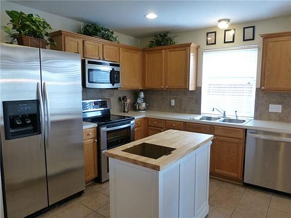 4th image of 900 Windsor Hill Dr
