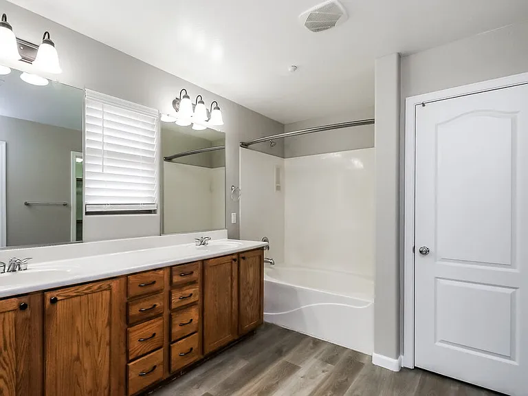 2707 E Bart St — Photo 12
