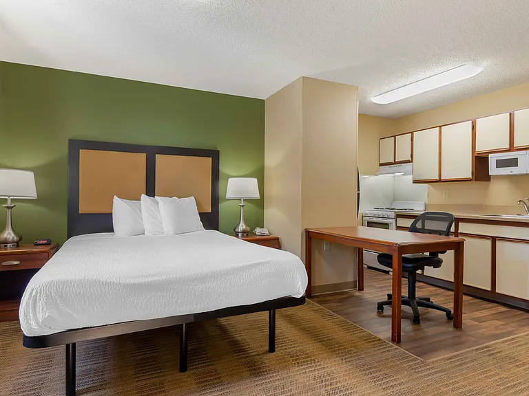 Studio Suite - 1 Queen Bed