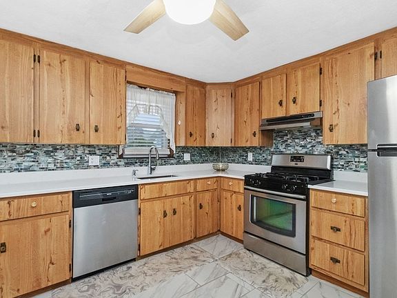 5th image of 30 Lantern Ln