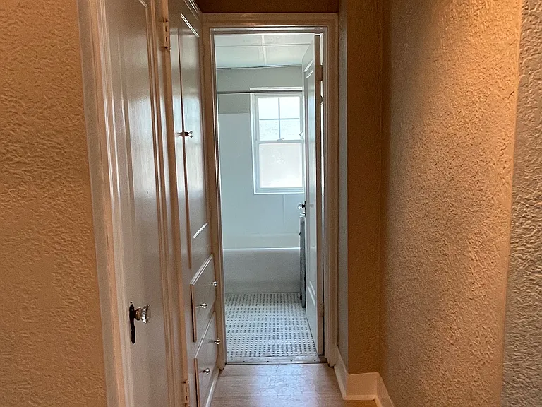 The Avalon — Photo 11