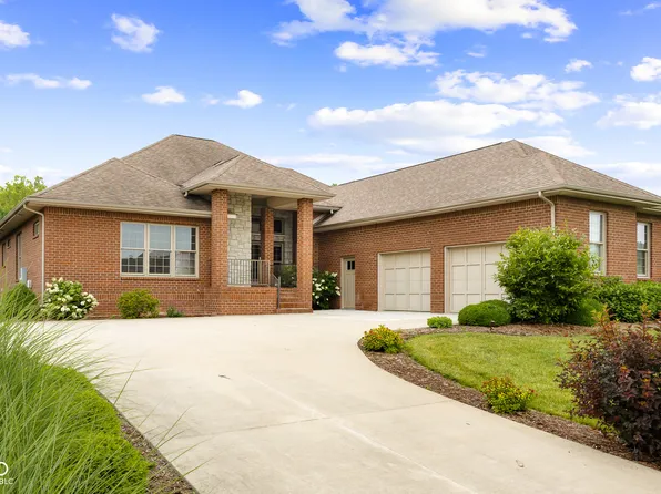 888 Westcreek Dr, Columbus, IN 47201